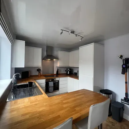 Thirlwell Gardens, Ground Floor Flat, Free Parking 아파트 *