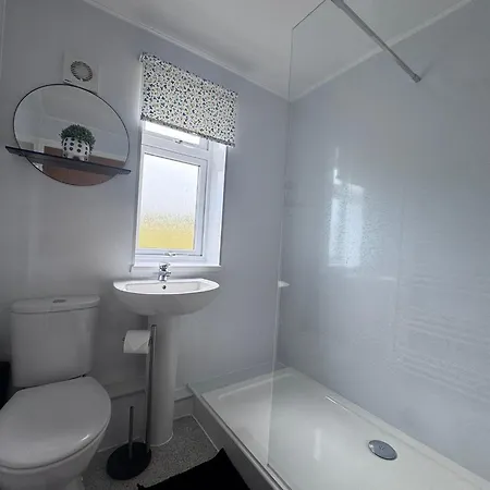 Thirlwell Gardens, Ground Floor Flat, Free Parking 아파트 칼라일