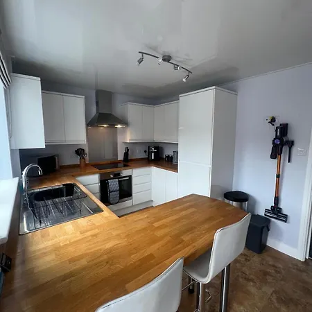 Thirlwell Gardens, Ground Floor Flat, Free Parking 칼라일