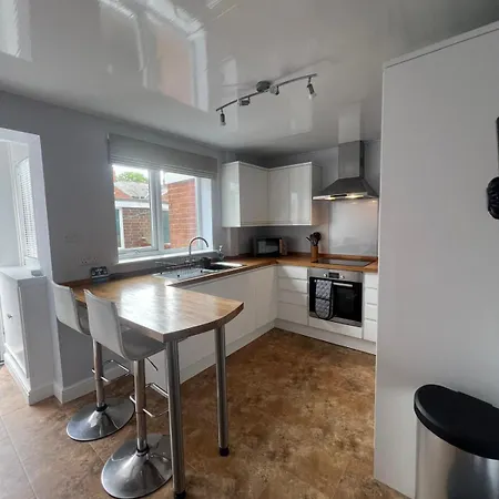 Thirlwell Gardens, Ground Floor Flat, Free Parking 아파트 칼라일